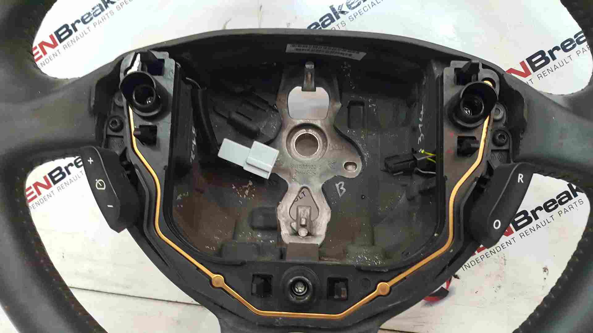 Thumb 3 Renault Clio MK3 2009-2012 Steering Wheel With Cruise Control  8200676605