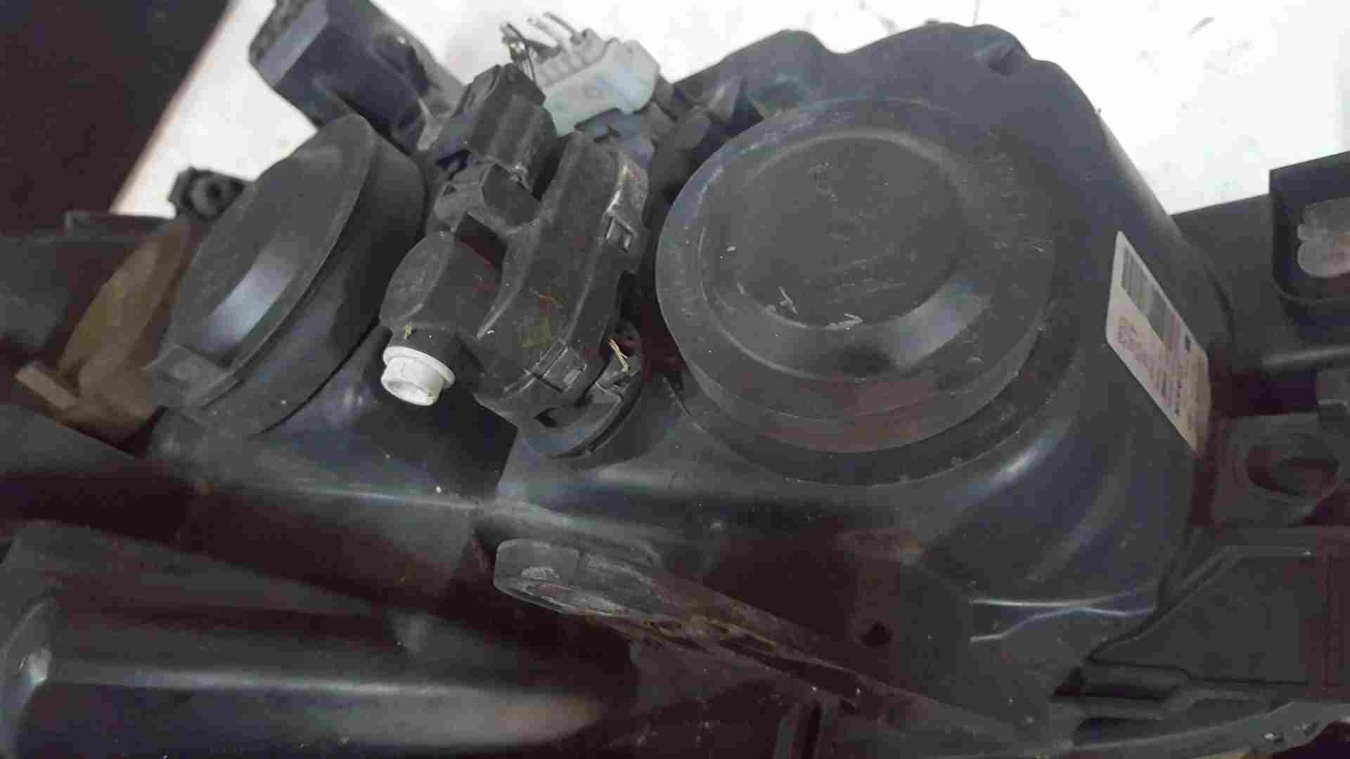Thumb 2 Renault Clio MK3 GT 2009-2012 Drivers OSF Front Headlight black Backing