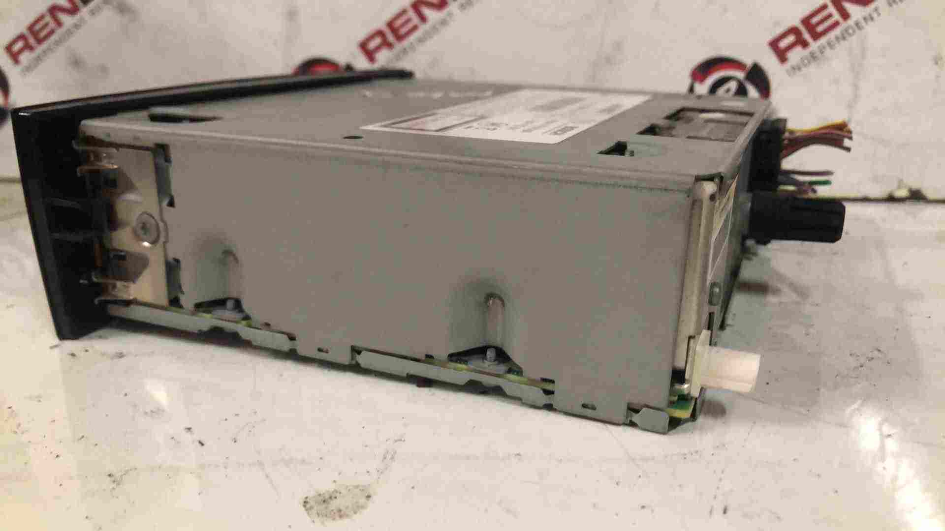 Renault Clio MK3 Ph2 2009-2012 Radio Stereo Cd Player 281117908R