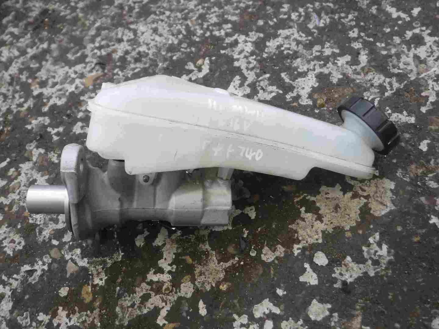 Renault Clio MK4 2013-2019 Brake Master Cylinder Reservoir Bottle 460915817r