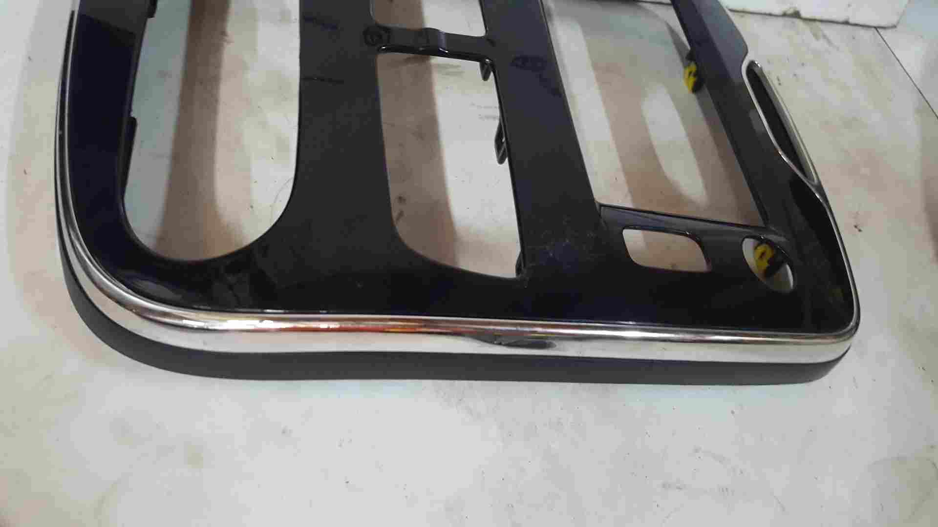 Thumb 2 Renault Clio MK4 2013-2019 Centre Dashboard Heater Display Surround Chrome Black