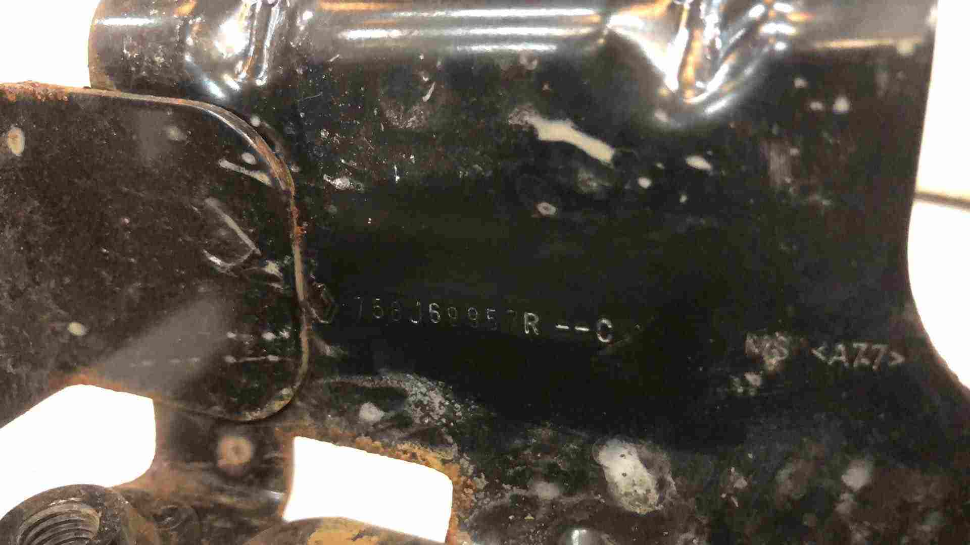 Renault Clio MK4 2013-2019 Driver OSF Front Metal Bracket 620423958R 758J69957R