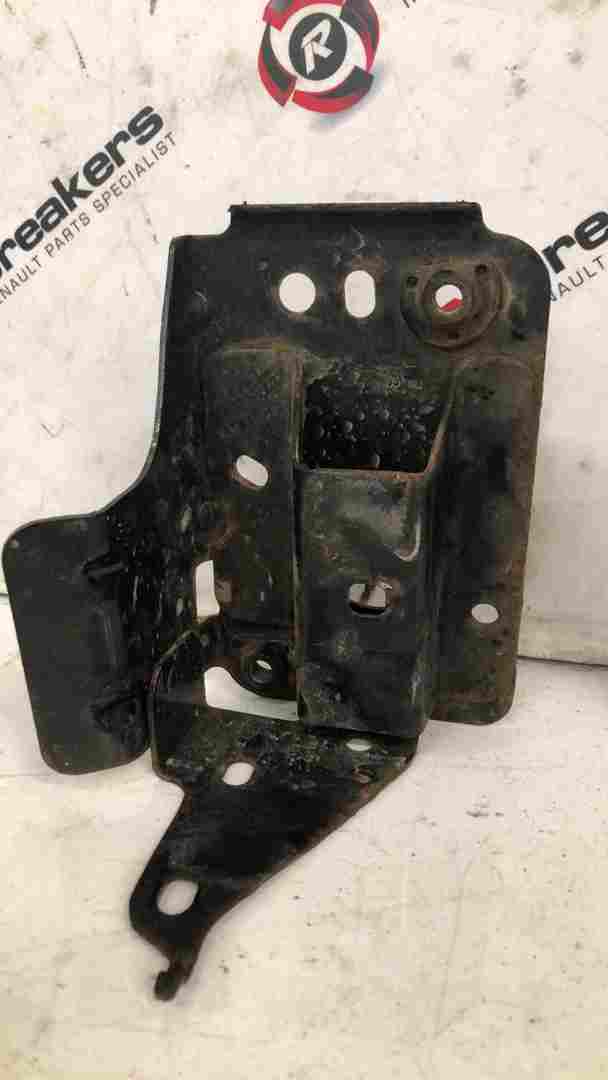 Thumb 4 Renault Clio MK4 2013-2019 Driver OSF Front Metal Bracket 620423958R 758J69957R