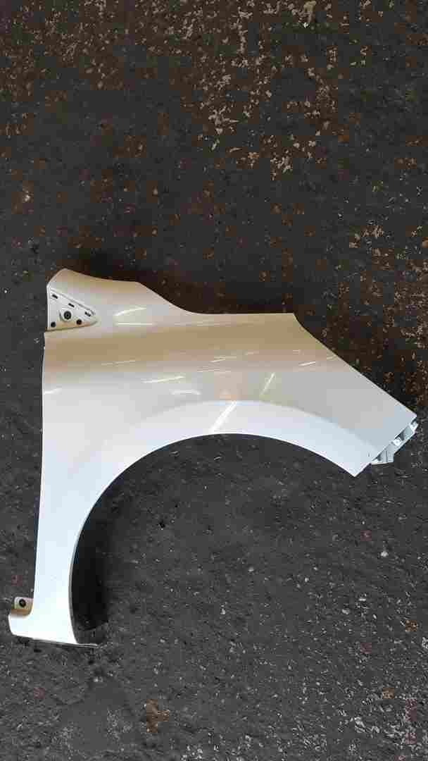 Thumb 2 Renault Clio MK4 2013-2019 Drivers Os Wing White Ov369