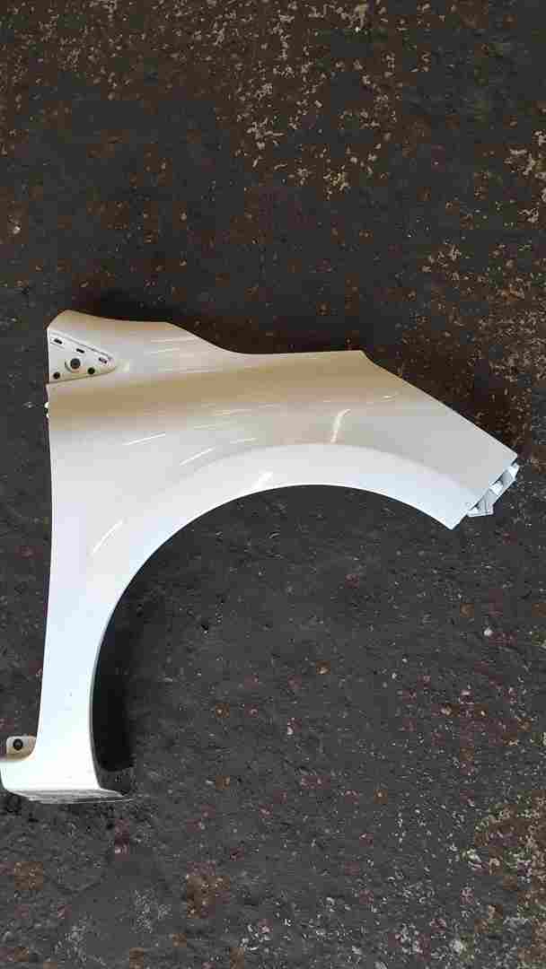 Renault Clio MK4 2013-2019 Drivers Os Wing White Ov369