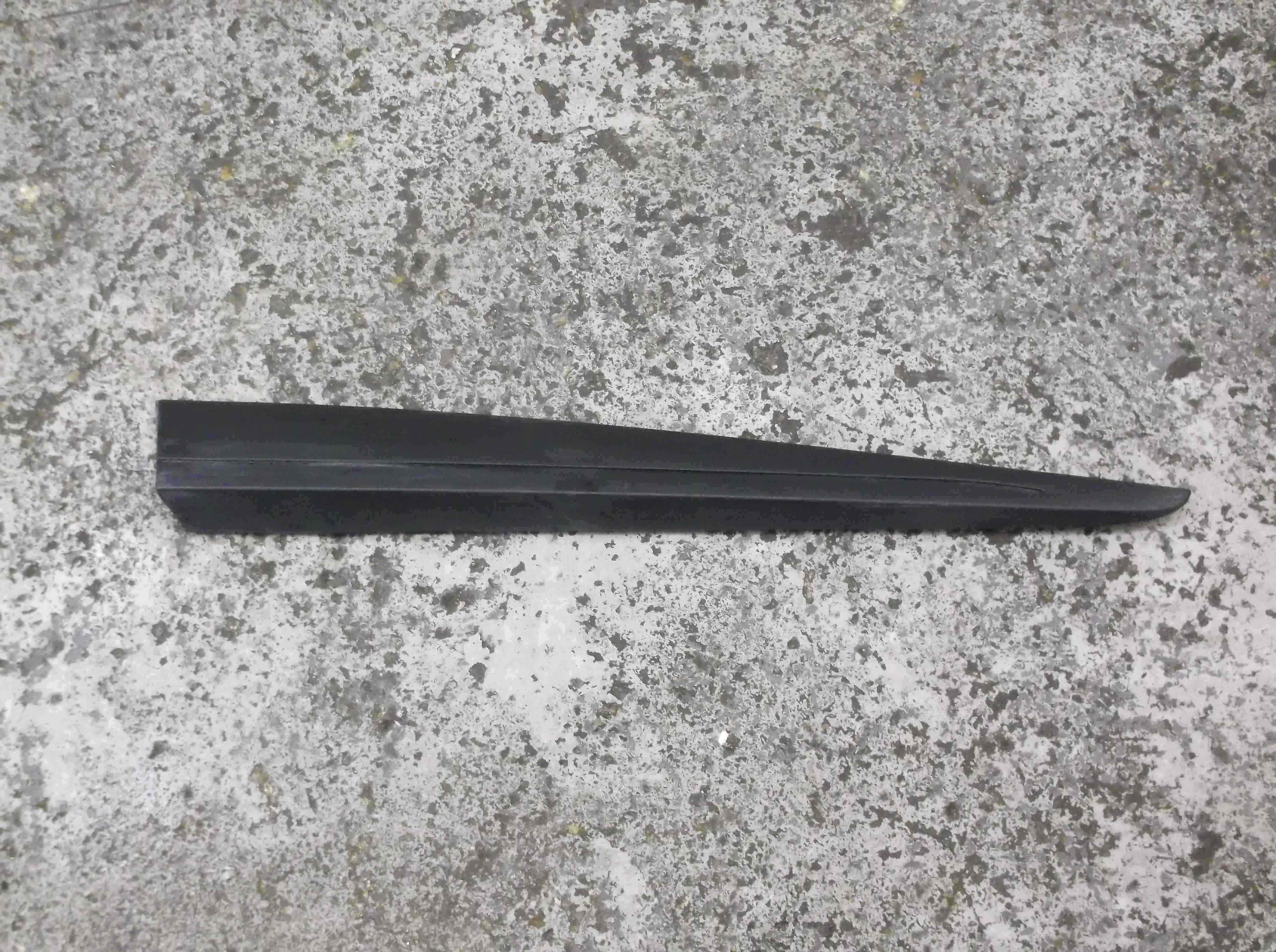 Renault Clio MK4 2013-2019 Drivers OSF Front Door Moulding Tirm Bottom Bump