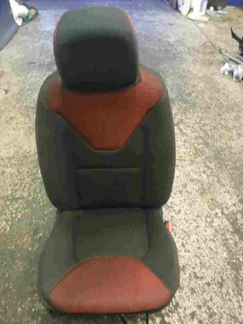 Renault Clio MK4 2013-2019 Drivers OSF Front Seat Chair Red Black