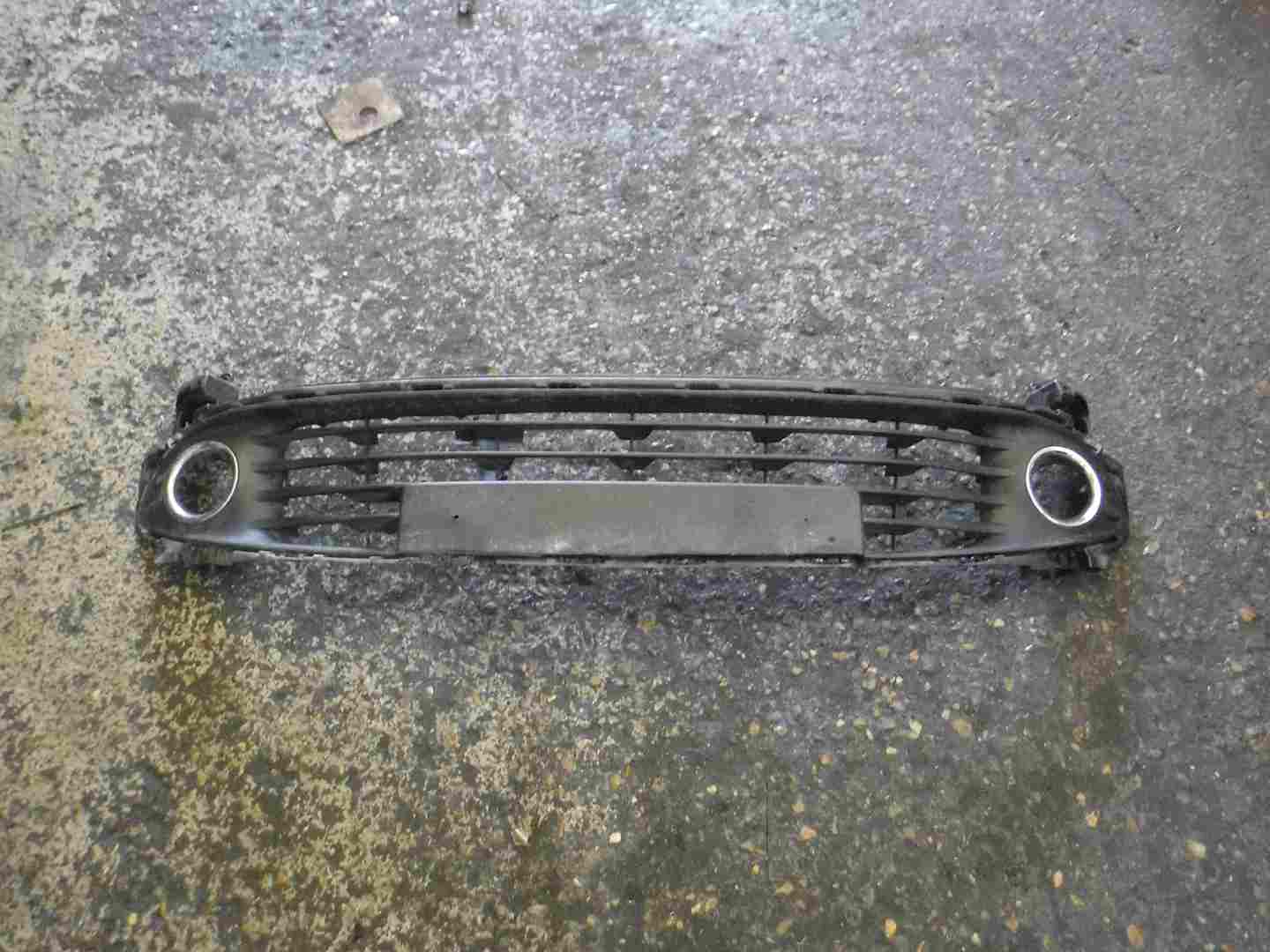Renault Clio MK4 2013-2019 Front Bumper Lower Front Grill Grille