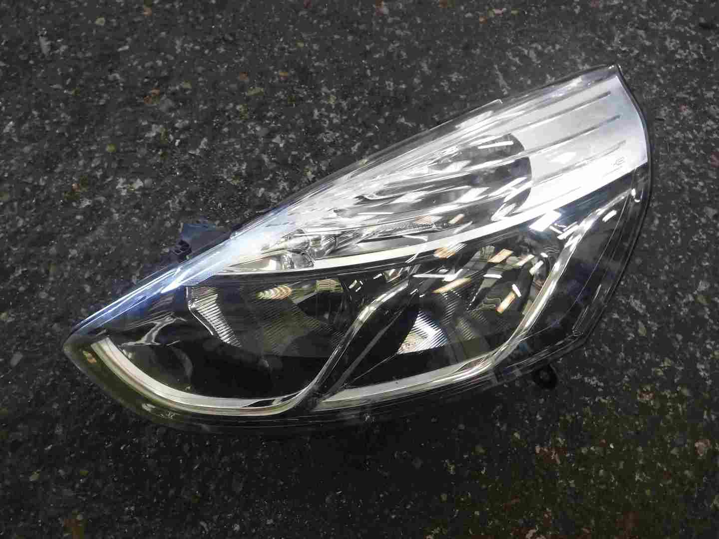 Renault Clio MK4 2013-2019 Passenger NSF Front Headlight Halogen