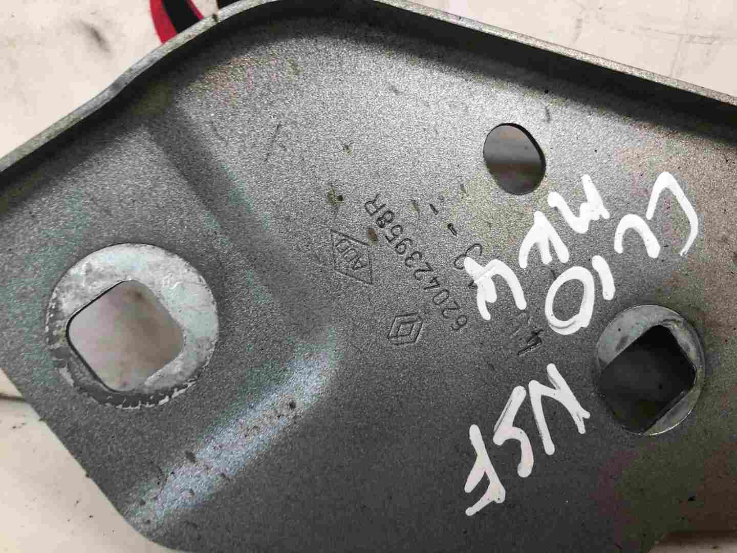 Thumb 4 Renault Clio MK4 2013-2019 Passenger NSF Front Headlight Wing Bracket 620423958R