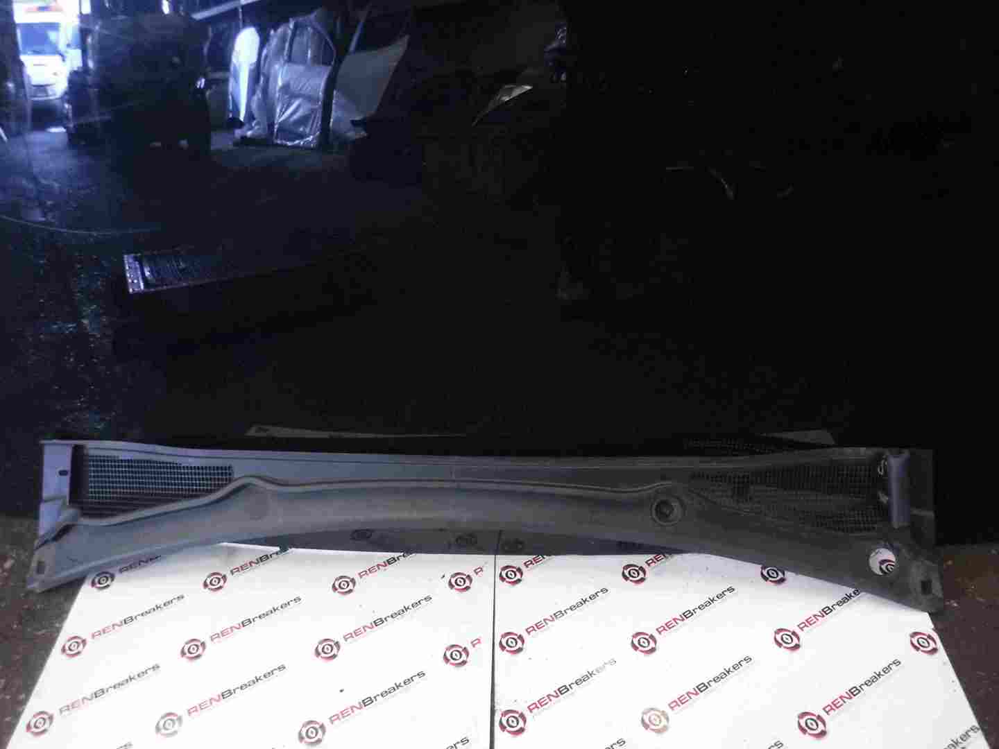 Renault Clio MK4 2013-2019 Windscreen Scuttle Panel Plastic Trim 668119146r