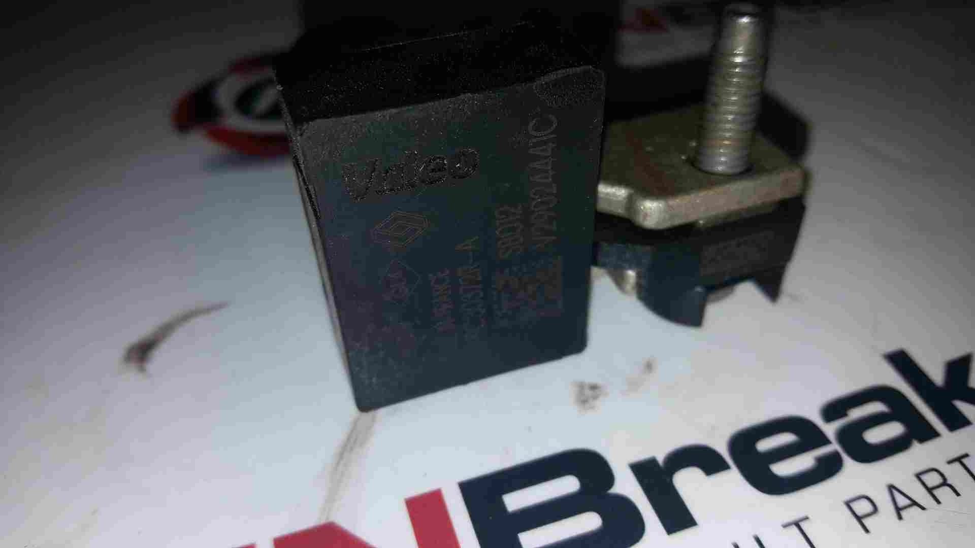 Thumb 3 Renault Clio MK4 2013-2019 Battery Fuse Module Sensor Whitenss 295C30372r