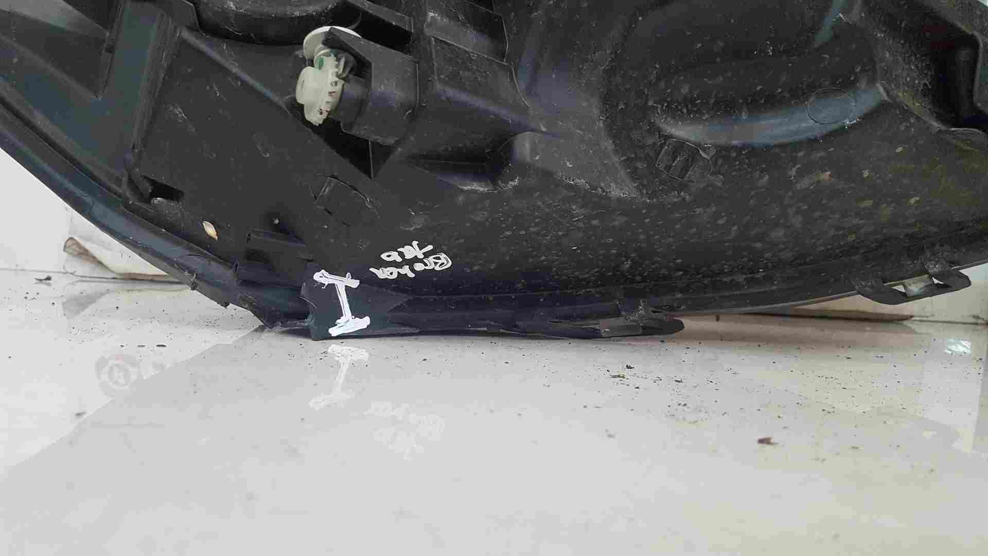 Renault Clio MK4 2013-2019 Passenger NSF Front Headlight Broken TAB 260606688R