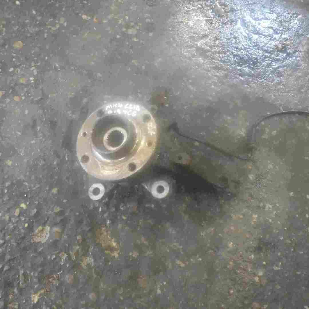 Renault Clio MK4 2013-2018 0.9 TCe Drivers OSF Front Wheel Hub