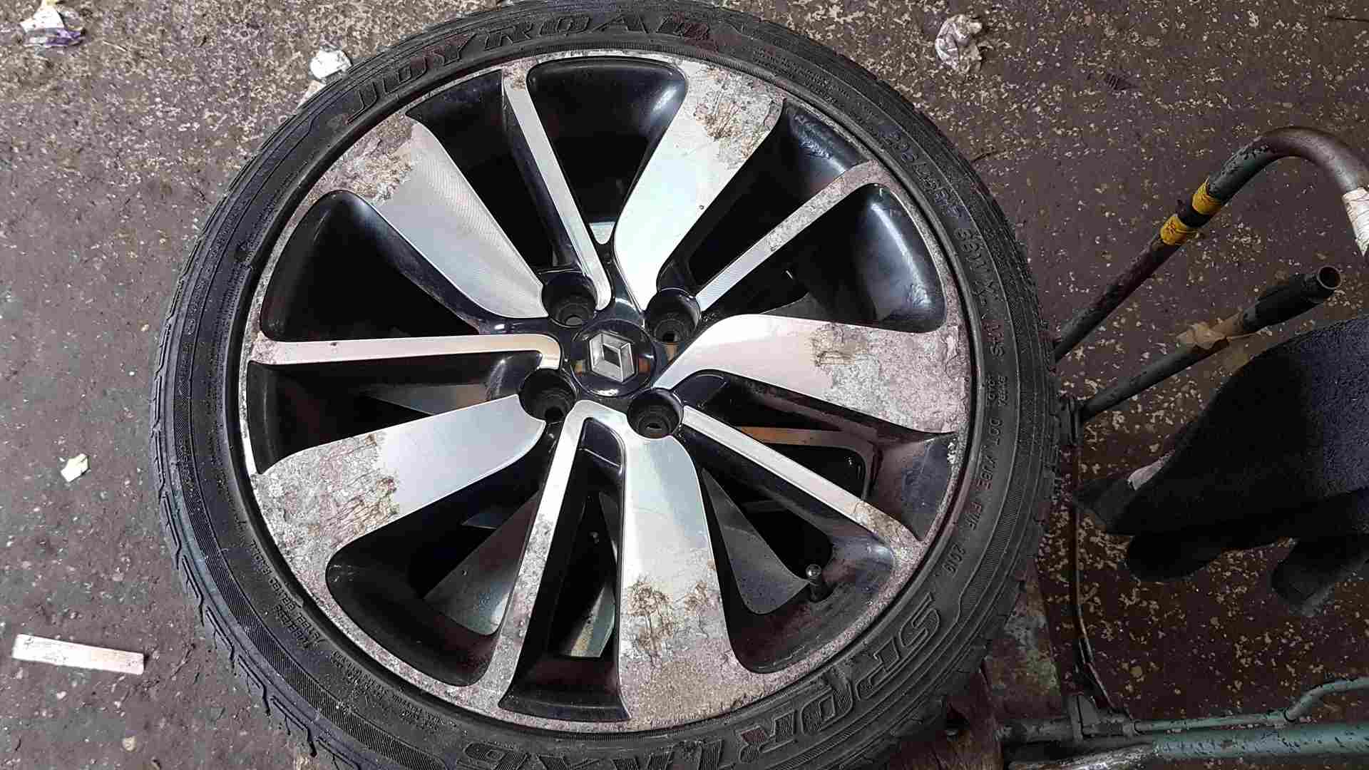 Thumb 5 Renault Clio MK4 2013-2018 Drenalic Alloy Wheel 17Inch 3/5 403006755R