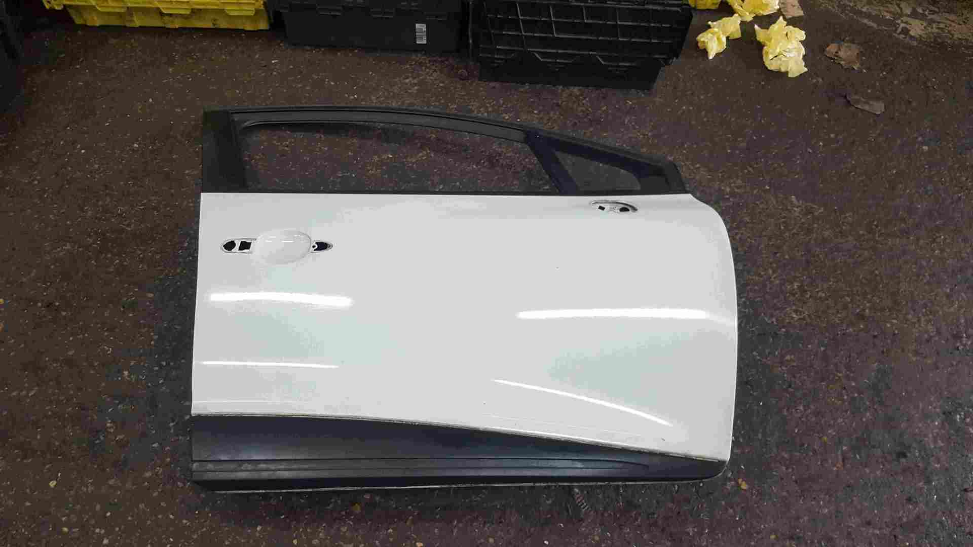 Thumb 3 Renault Clio MK4 2013-2018 Drivers OSF Front Door White 369