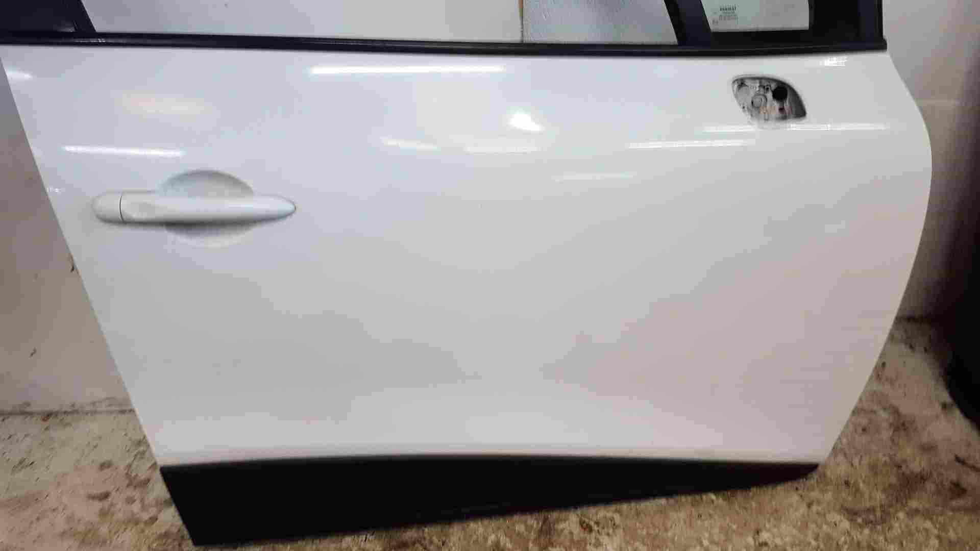 Thumb 3 Renault Clio MK4 2013-2018 Drivers OSF Front Door White OV369
