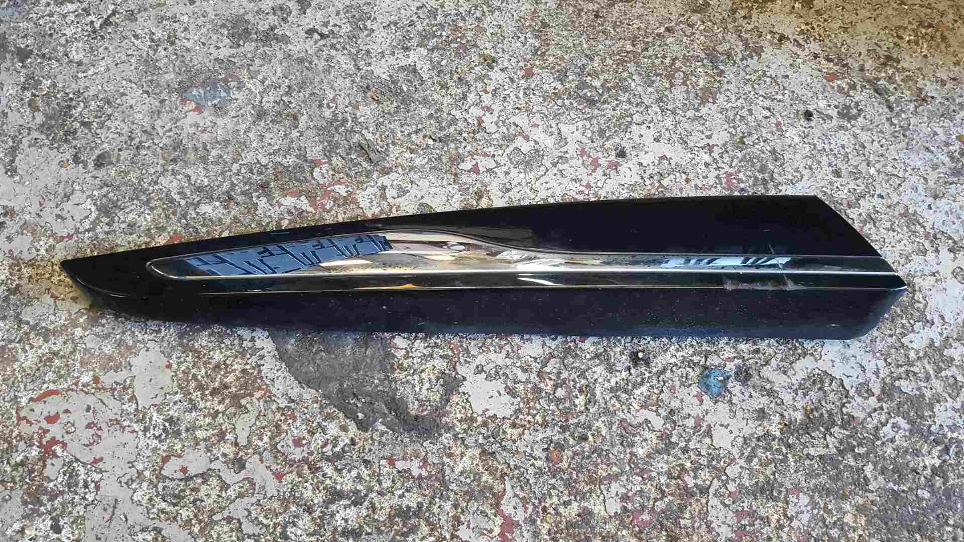 Thumb 2 Renault Clio MK4 2013-2018 Drivers OSR Rear Door Moulding Trim Gloss Black