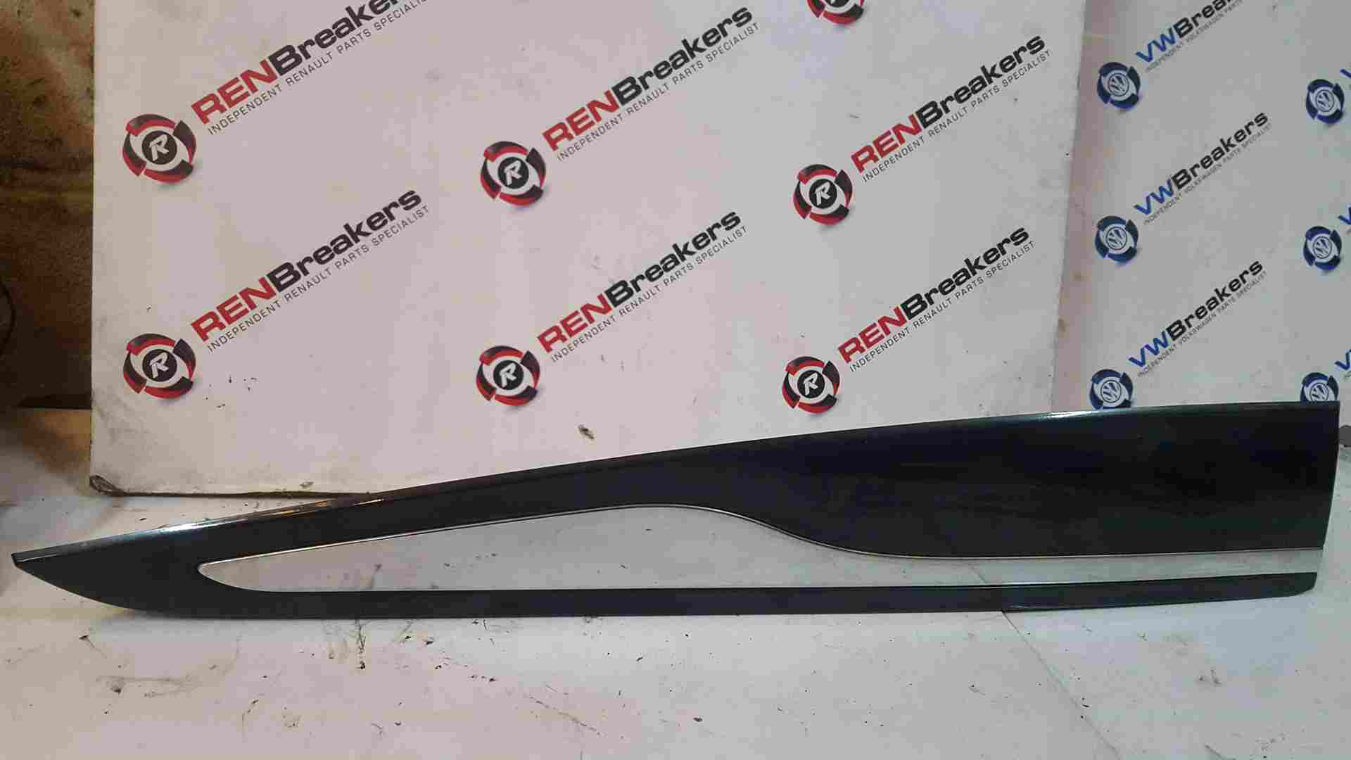 Thumb 6 Renault Clio MK4 2013-2018 Drivers OSR Rear Door Moulding Gloss Black Chrome