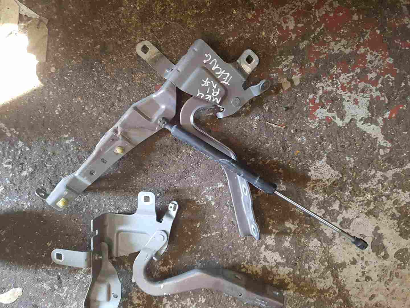 Thumb 4 Renault Clio MK4 2013-2018 Front Bonnet Hinges Grey Tekng