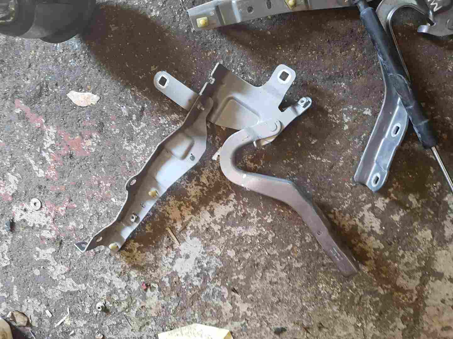 Thumb 3 Renault Clio MK4 2013-2018 Front Bonnet Hinges Grey Tekng