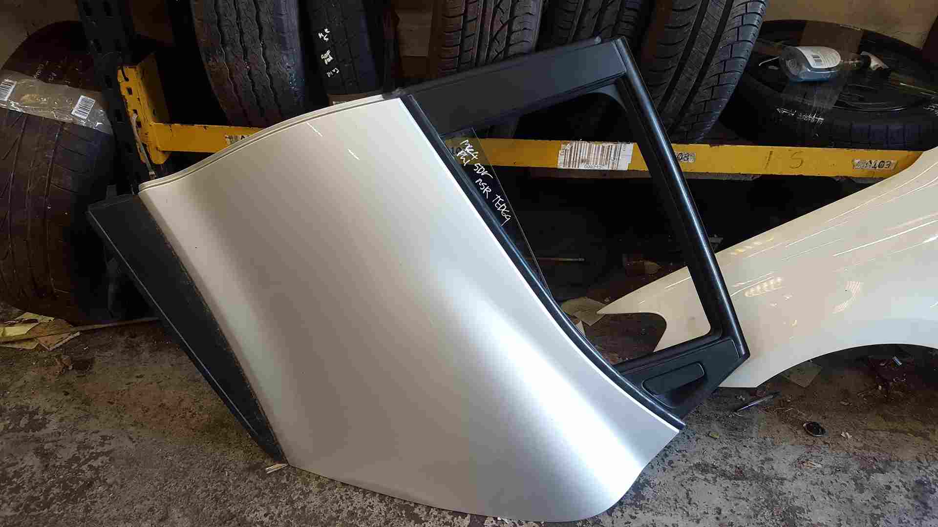 Thumb 3 Renault Clio MK4 2013-2018 Passenger NSR Rear Door Silver Ted69 Grade A