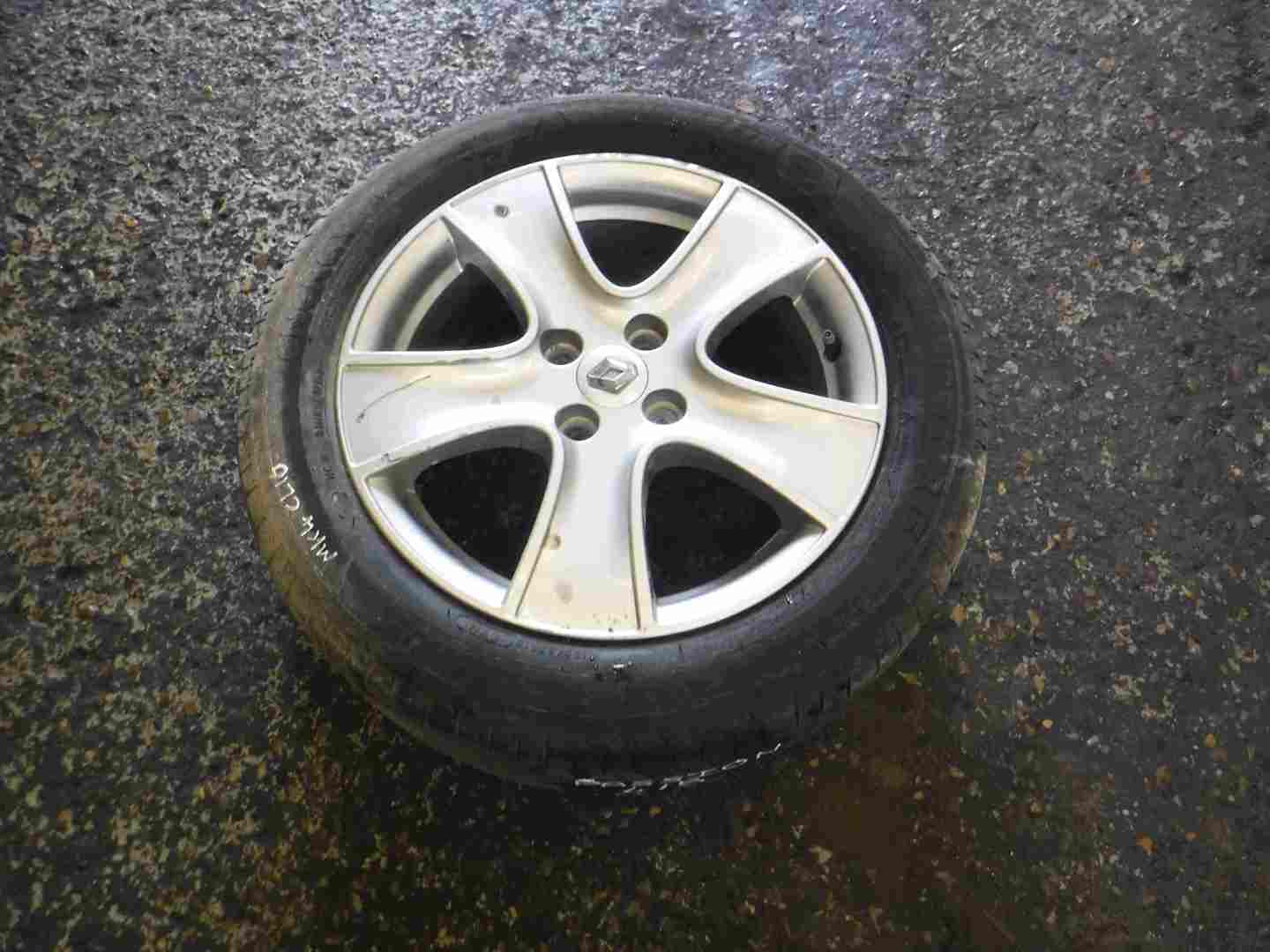 Renault Clio MK4 2013-2018 Passion Alloy Wheel  Tyre 195 55 16 4mm Tread 3/5
