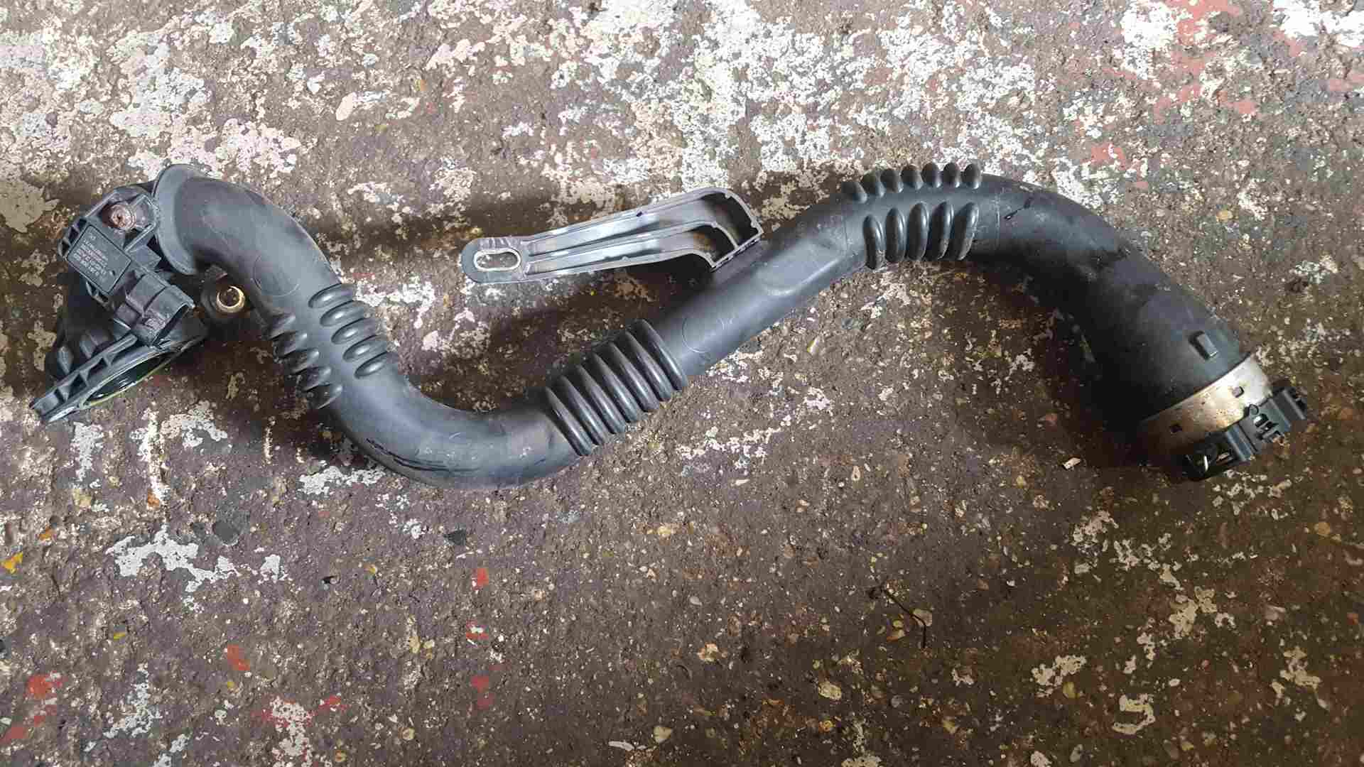 Renault Clio MK4 2013-2019 0.9 TCE Turbo Throttle To Intercooler Pipe + Sensor