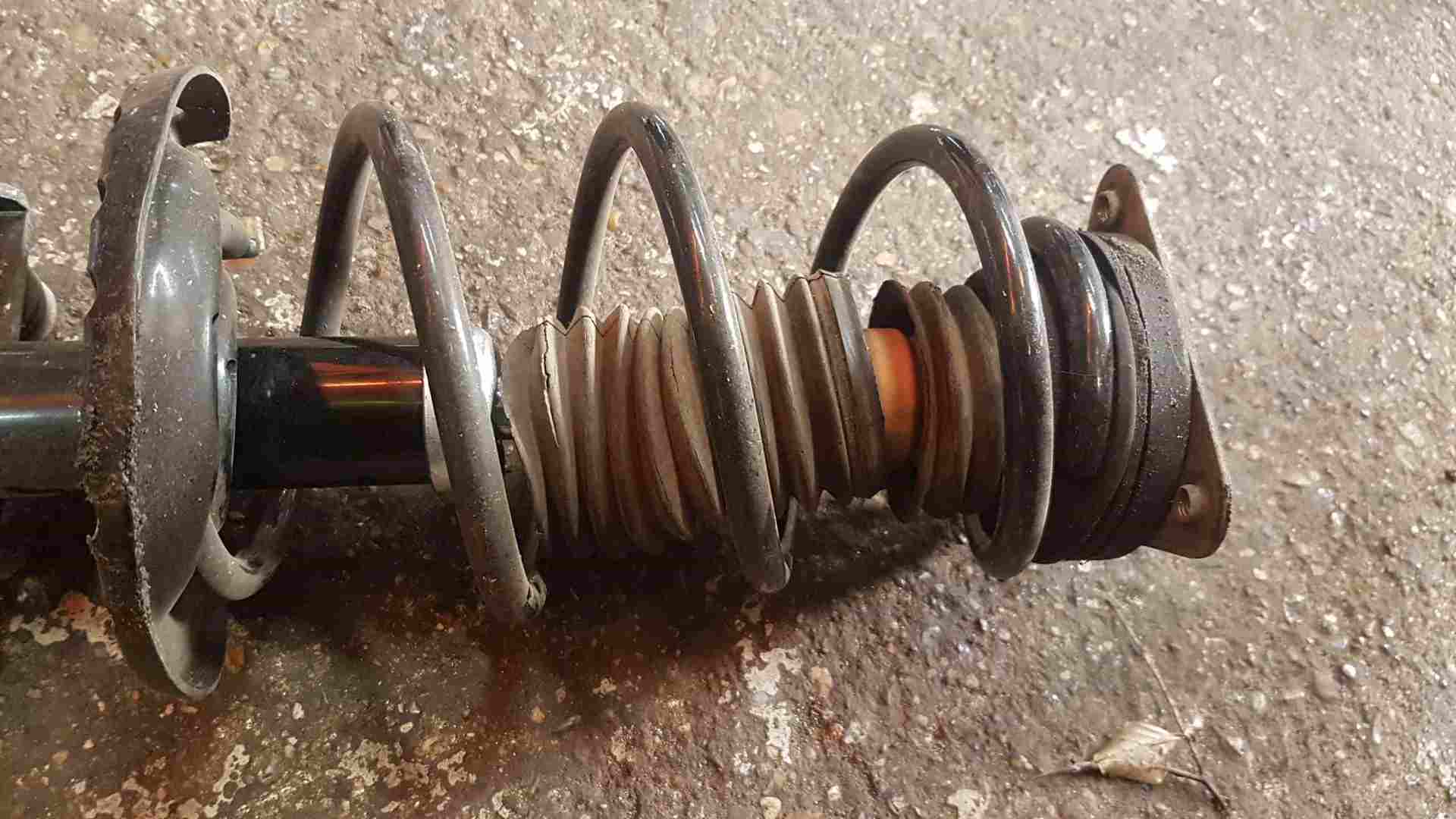Thumb 2 Renault Clio MK4 2013-2019 1.5 DCI Driver OSF Front Spring Strut LEG