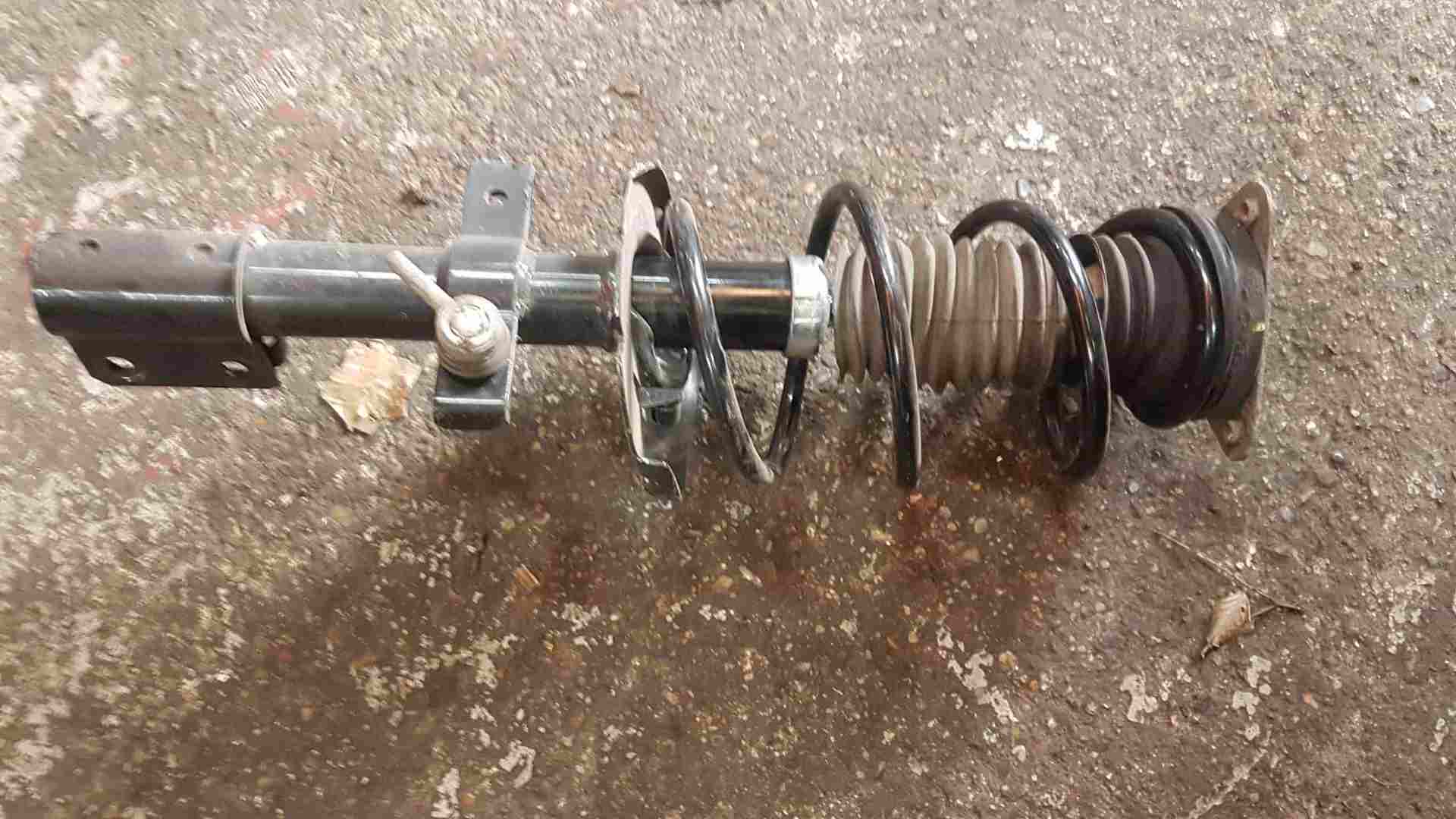 Thumb 5 Renault Clio MK4 2013-2019 1.5 DCI Driver OSF Front Spring Strut LEG
