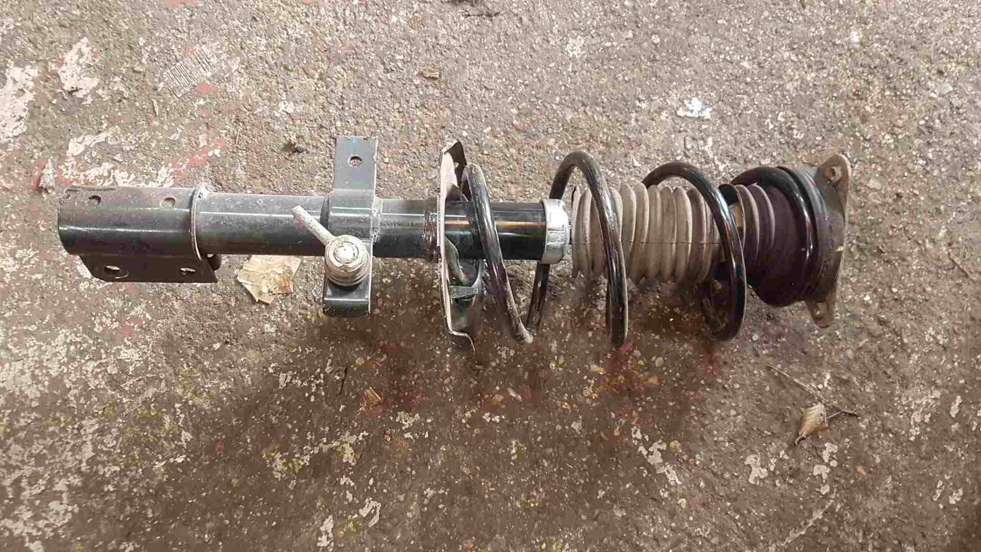 Thumb 6 Renault Clio MK4 2013-2019 1.5 DCI Driver OSF Front Spring Strut LEG