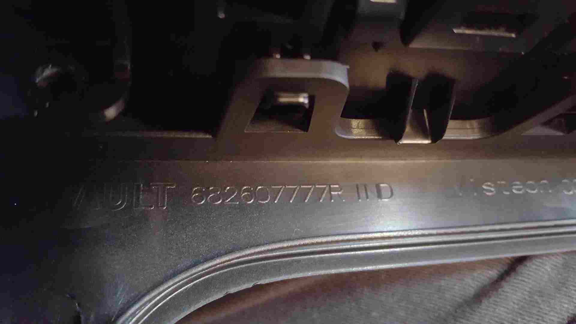 Thumb 3 Renault Clio MK4 2013-2019 Centre Heater Vents Heater Surround Panel hazard lock
