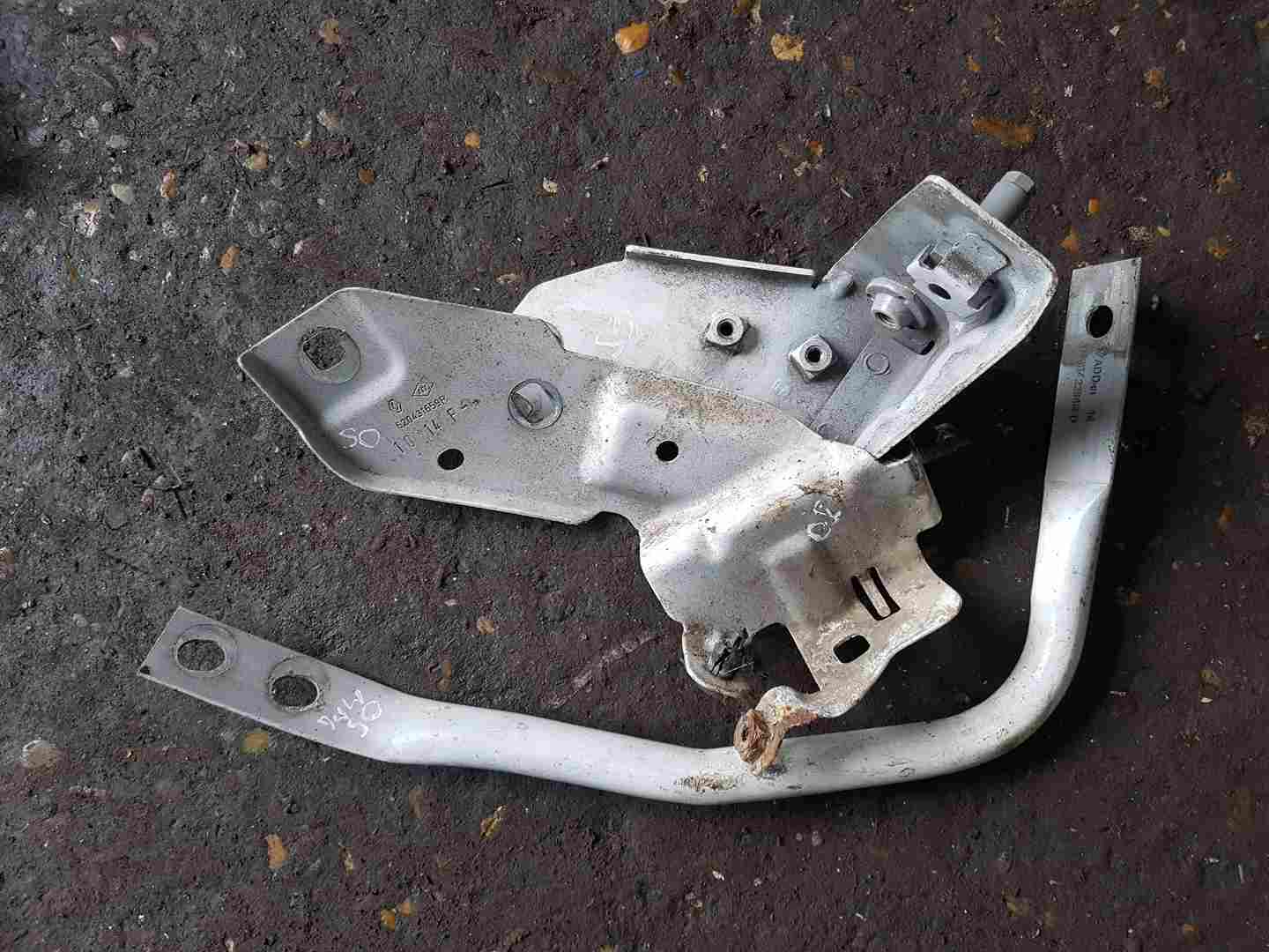 Thumb 2 Renault Clio MK4 2013-2019 Drivers OSF Front Bumper Support Brackets White