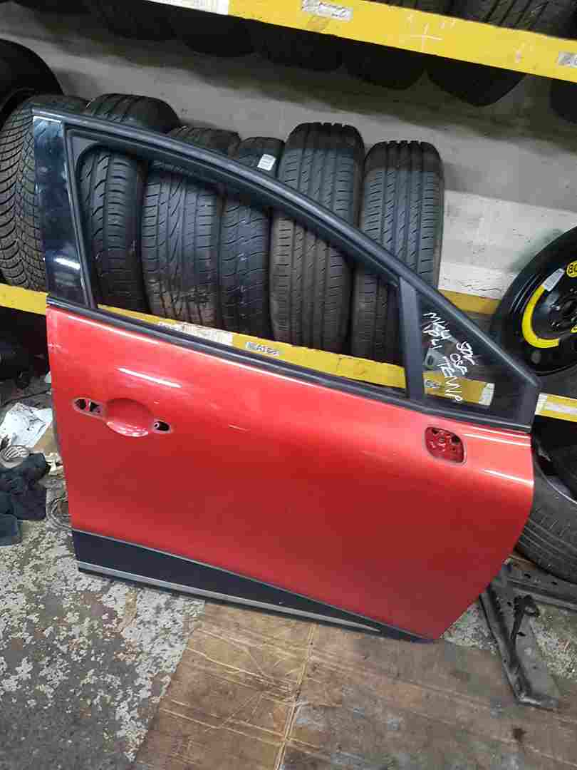 Thumb 3 Renault Clio MK4 2013-2019 Drivers OSF Front Door RED Tennp