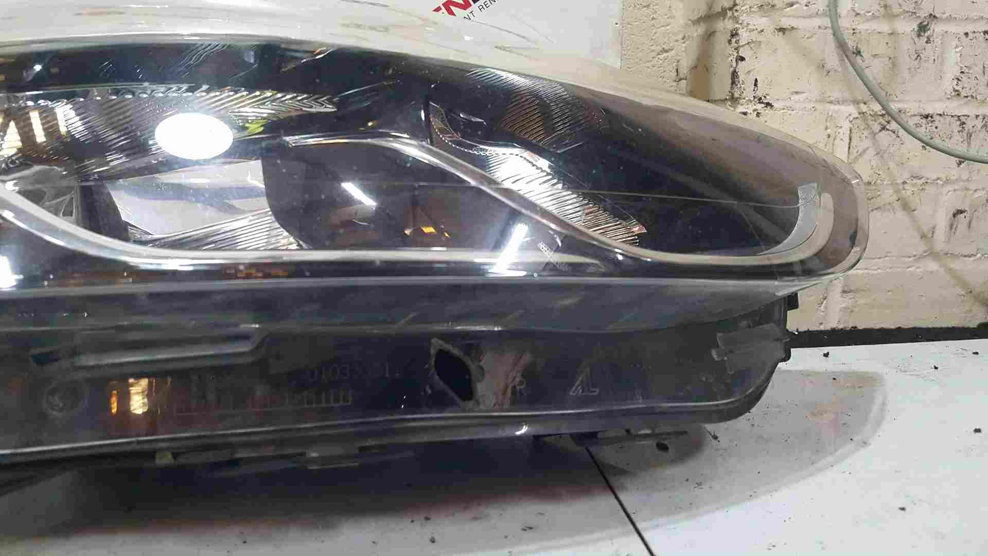 Thumb 7 Renault Clio MK4 2013-2019 Drivers OSF Front Headlight 260102482r