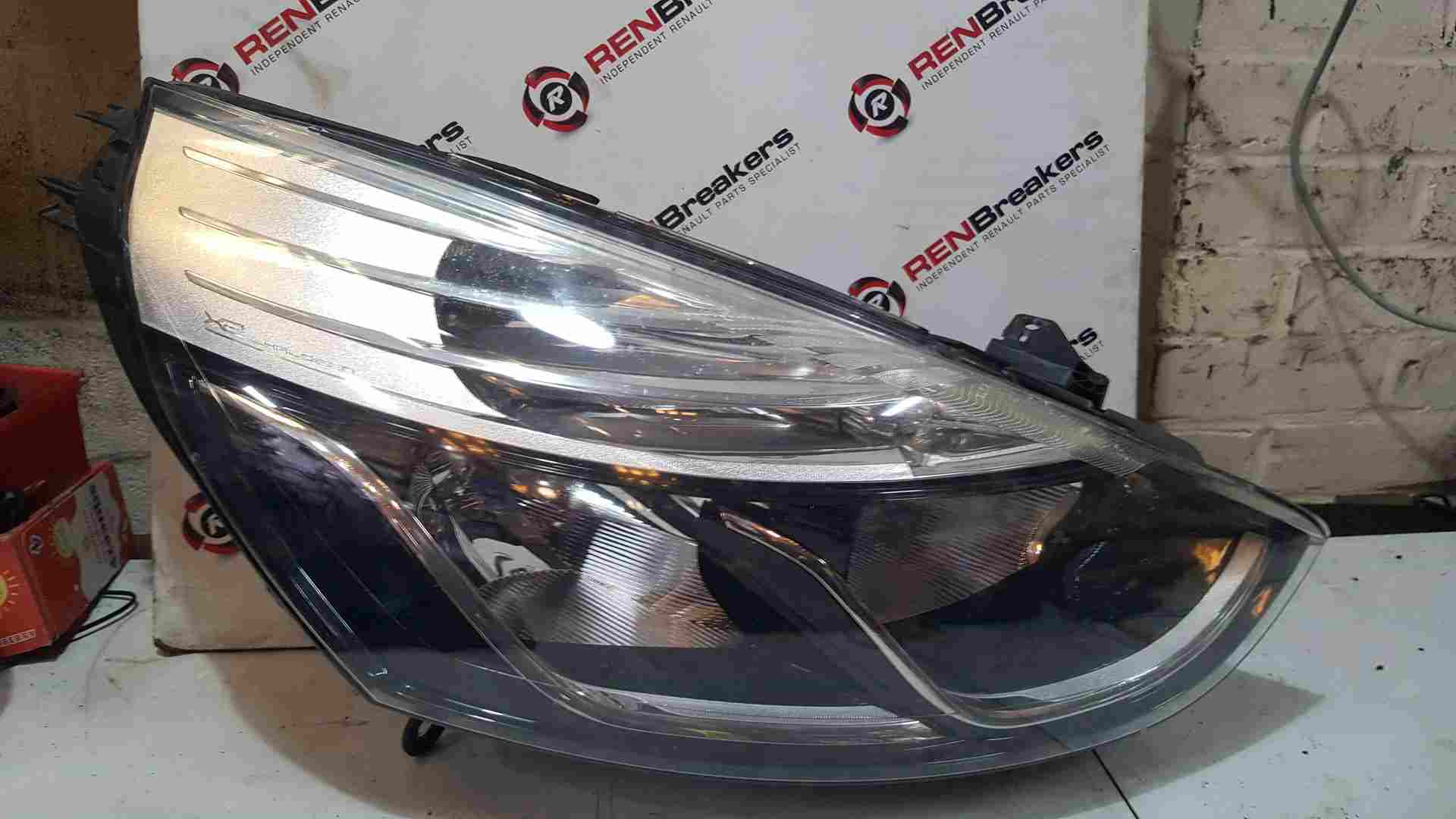 Renault Clio MK4 2013-2019 Drivers OSF Front Headlight 260102482r
