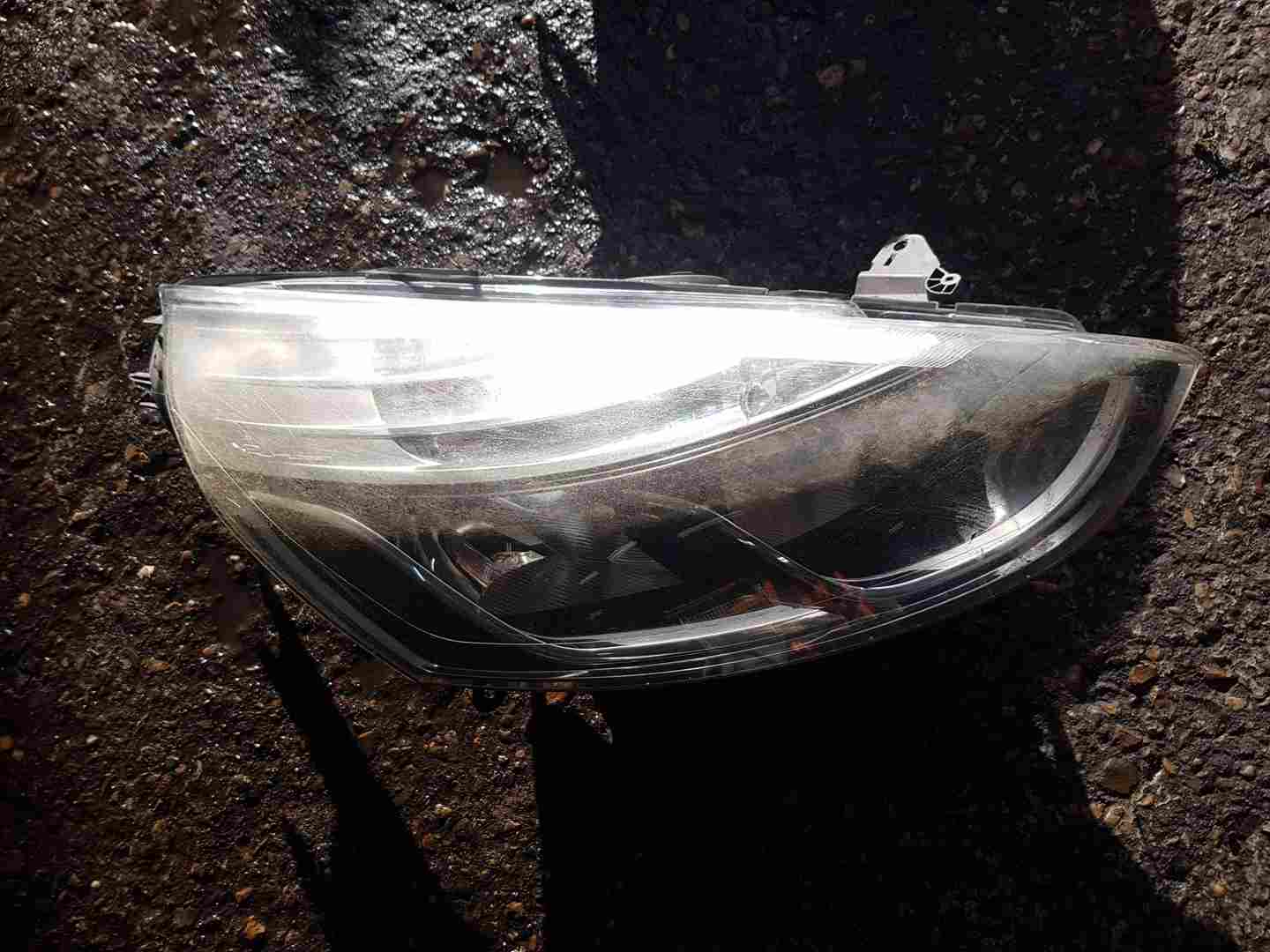 Thumb 4 Renault Clio MK4 2013-2019 Drivers OSF Front Headlight 4/5 Halogen
