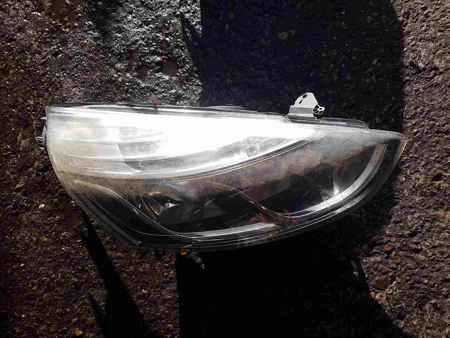 Renault Clio MK4 2013-2019 Drivers OSF Front Headlight 4/5 Halogen
