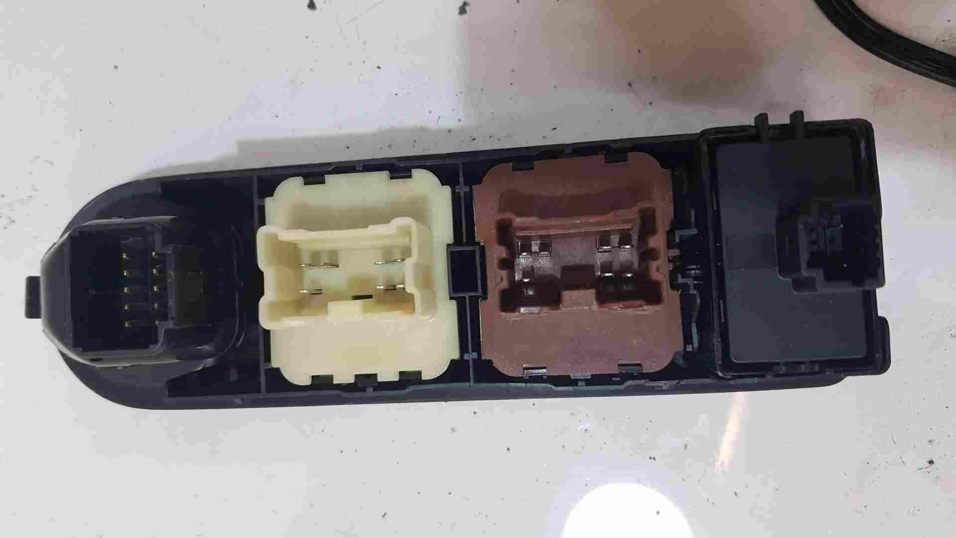 Renault Clio MK4 2013-2019 Drivers OSF Front Window Switches Wing Adjuster
