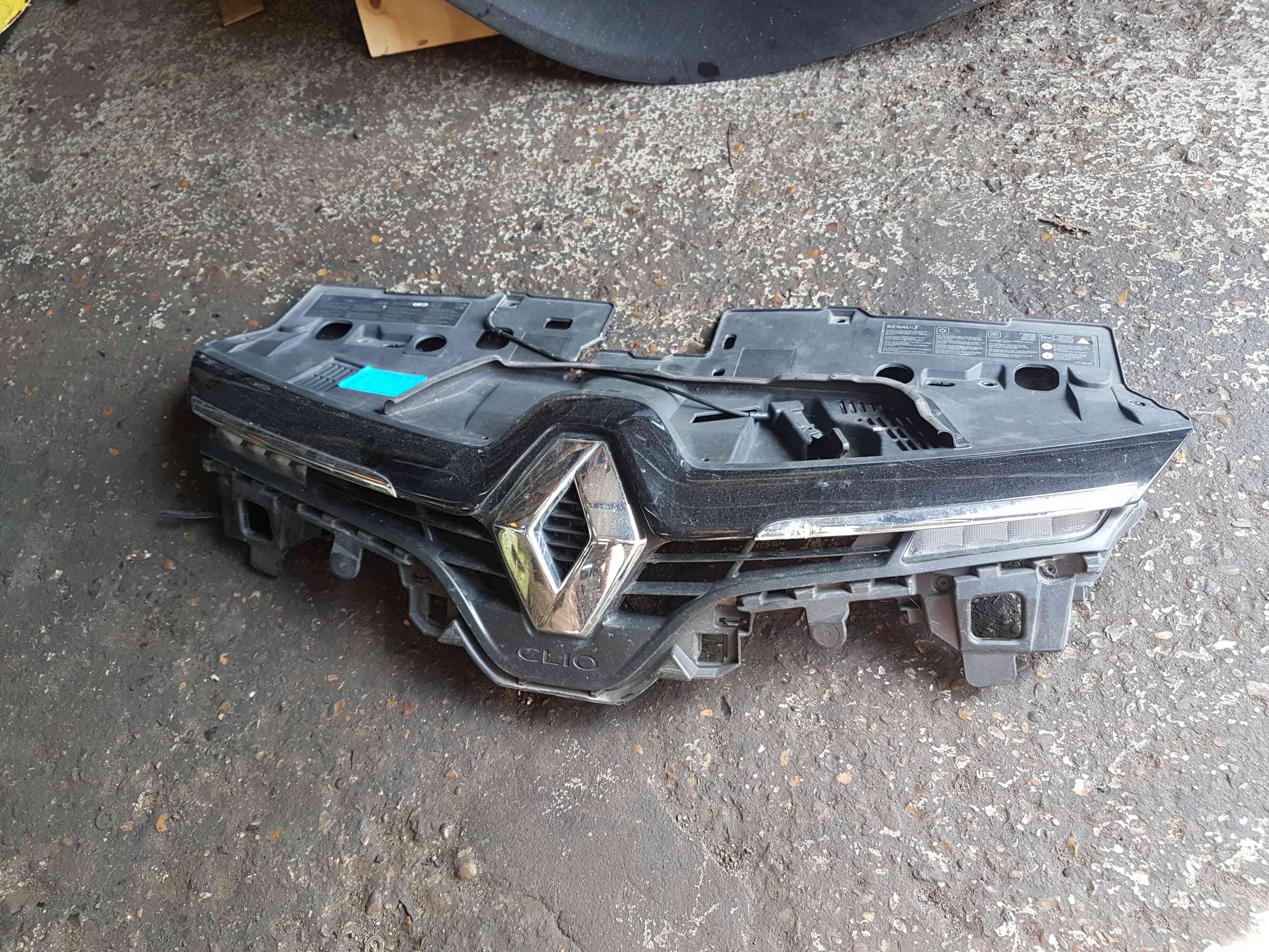 Thumb 6 Renault Clio MK4 2013-2019 Front Bumper Grille Support Plate Black Chrome