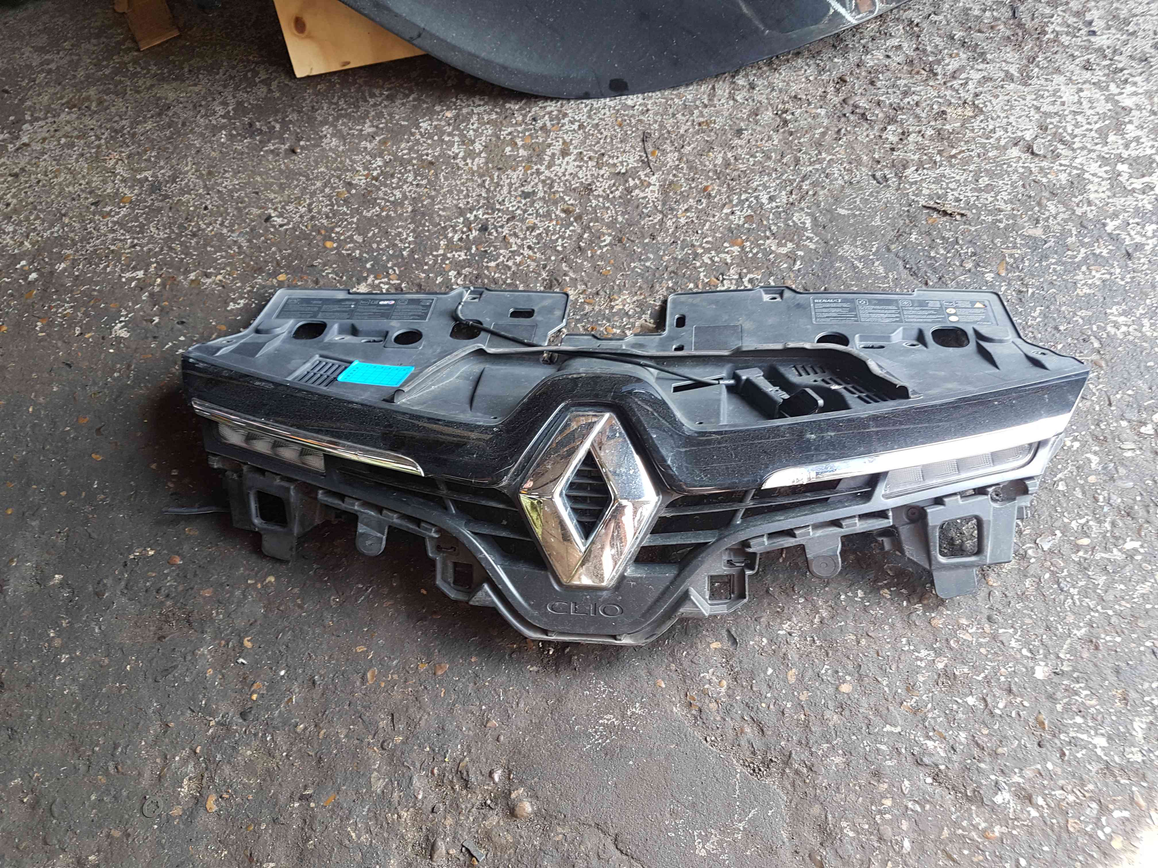 Thumb 3 Renault Clio MK4 2013-2019 Front Bumper Grille Support Plate Black Chrome