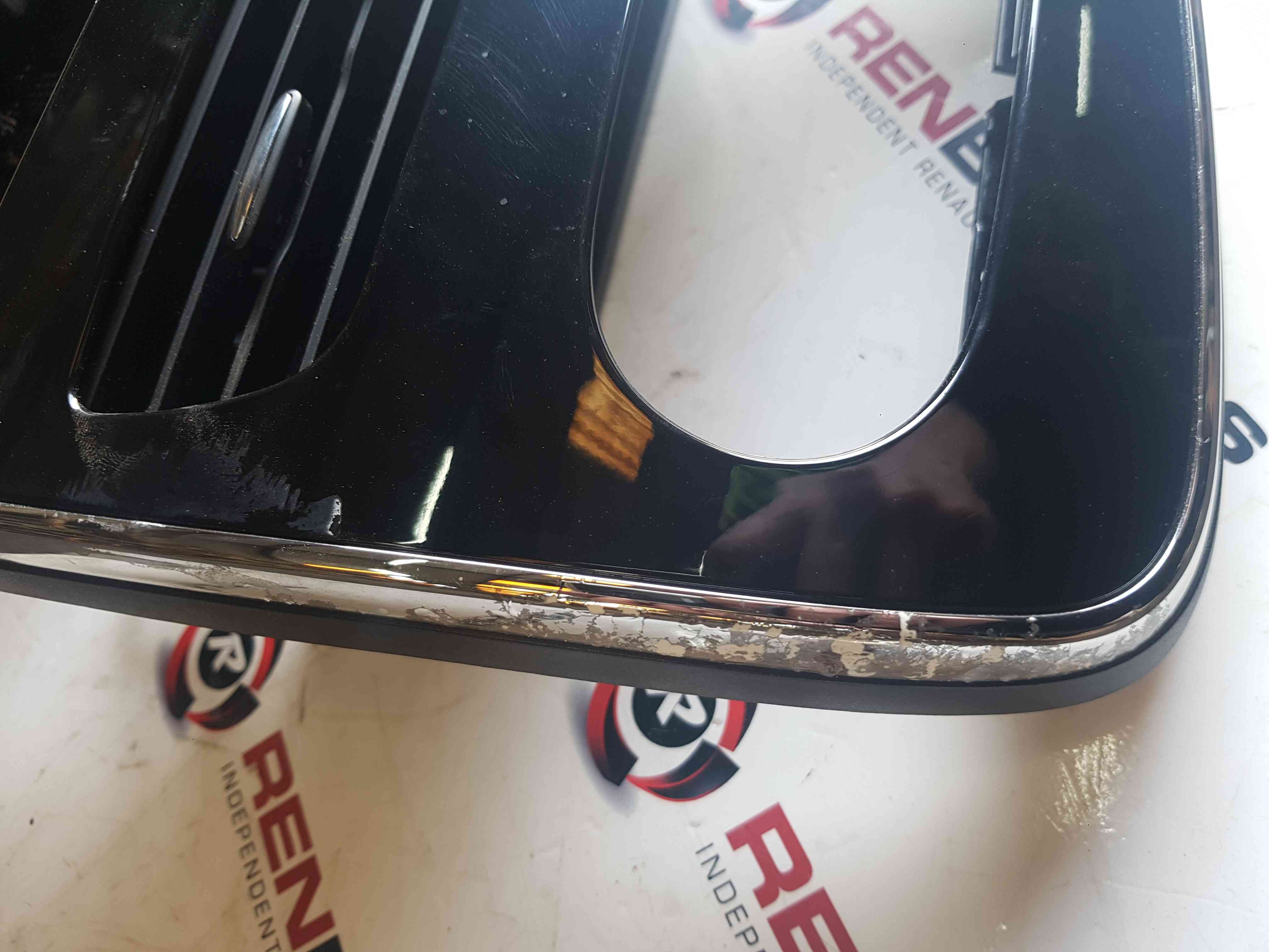 Thumb 6 Renault Clio MK4 2013-2019 Heater Surround Plastic Dash Trim Gloss Black