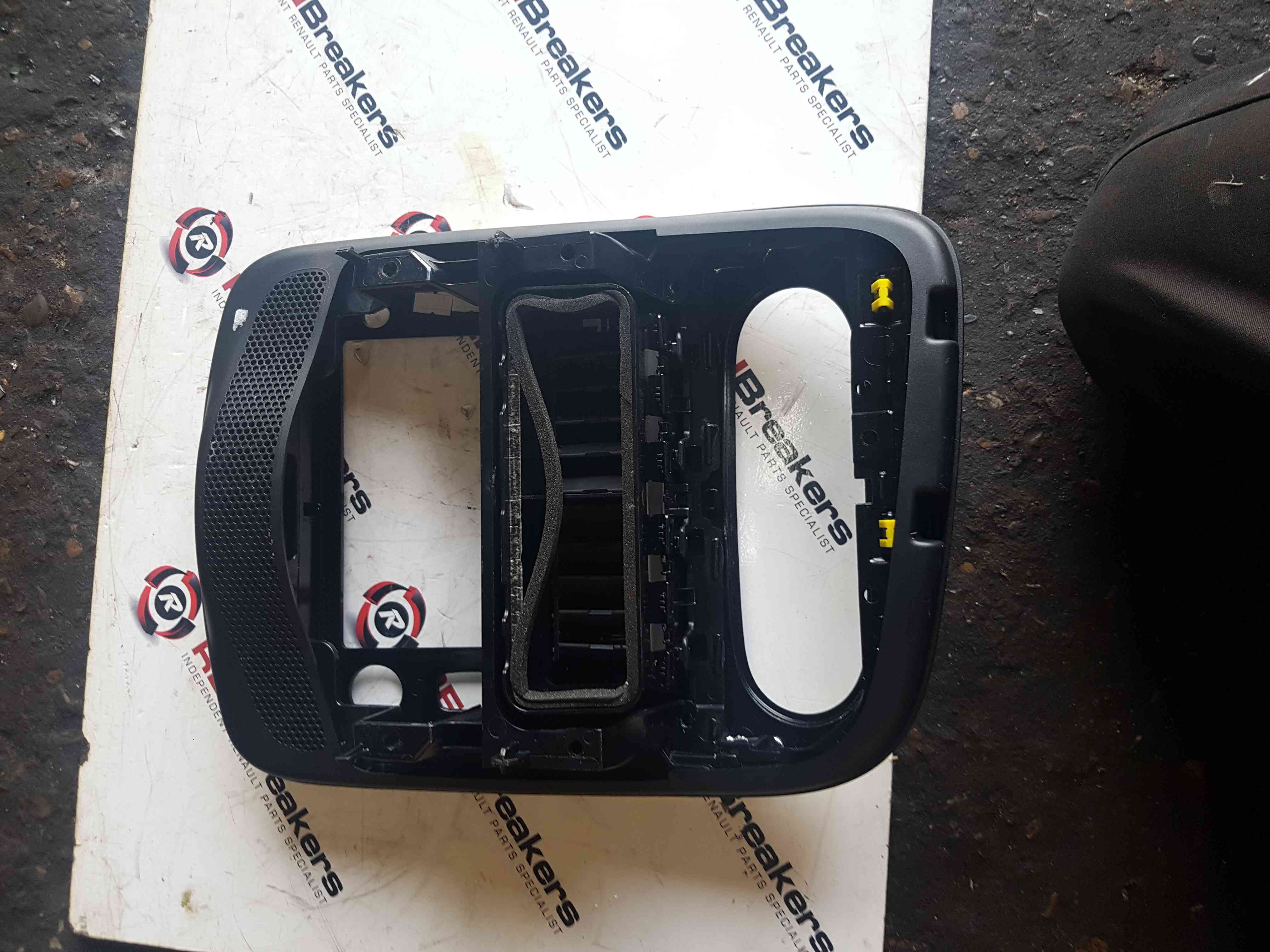 Thumb 2 Renault Clio MK4 2013-2019 Heater Surround Plastic Dash Trim Gloss Black