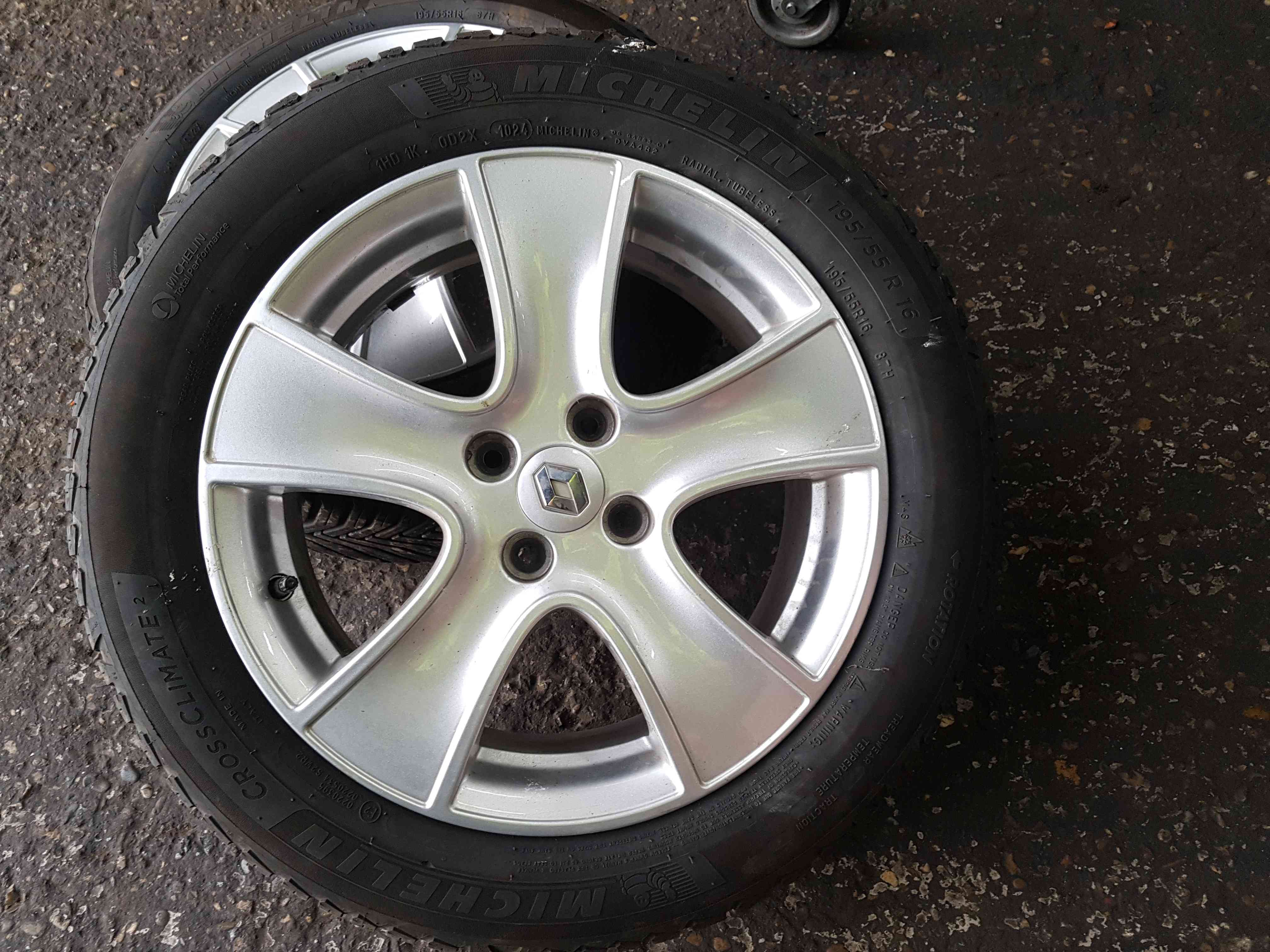 Renault Clio MK4 2013-2019 Passion Alloy Wheel + Tyre 195 55 16 6Mm 4/5