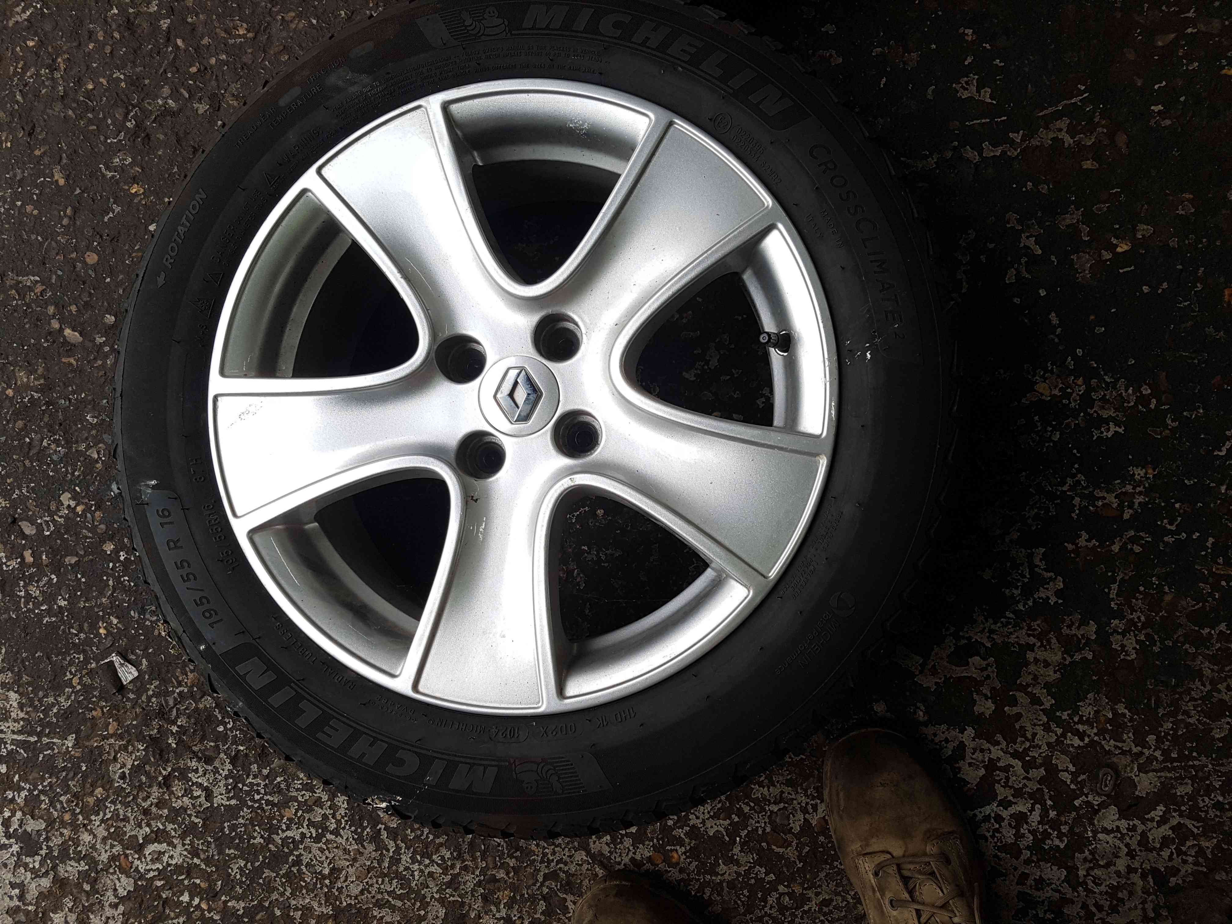 Thumb 4 Renault Clio MK4 2013-2019 Passion Alloy Wheel + Tyre 195 55 16 6Mm 4/5