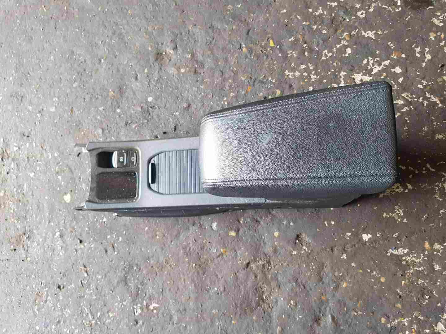 Thumb 3 Renault Clio MK5 2019-2023 Centre Console Armrest Leather