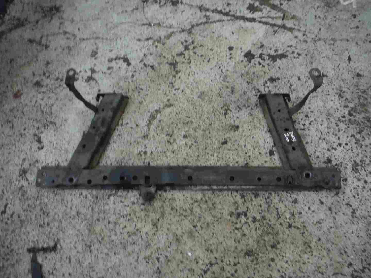 Renault Clio Sport 197 200 2006-2012 Front Subframe Radiator Support Mount
