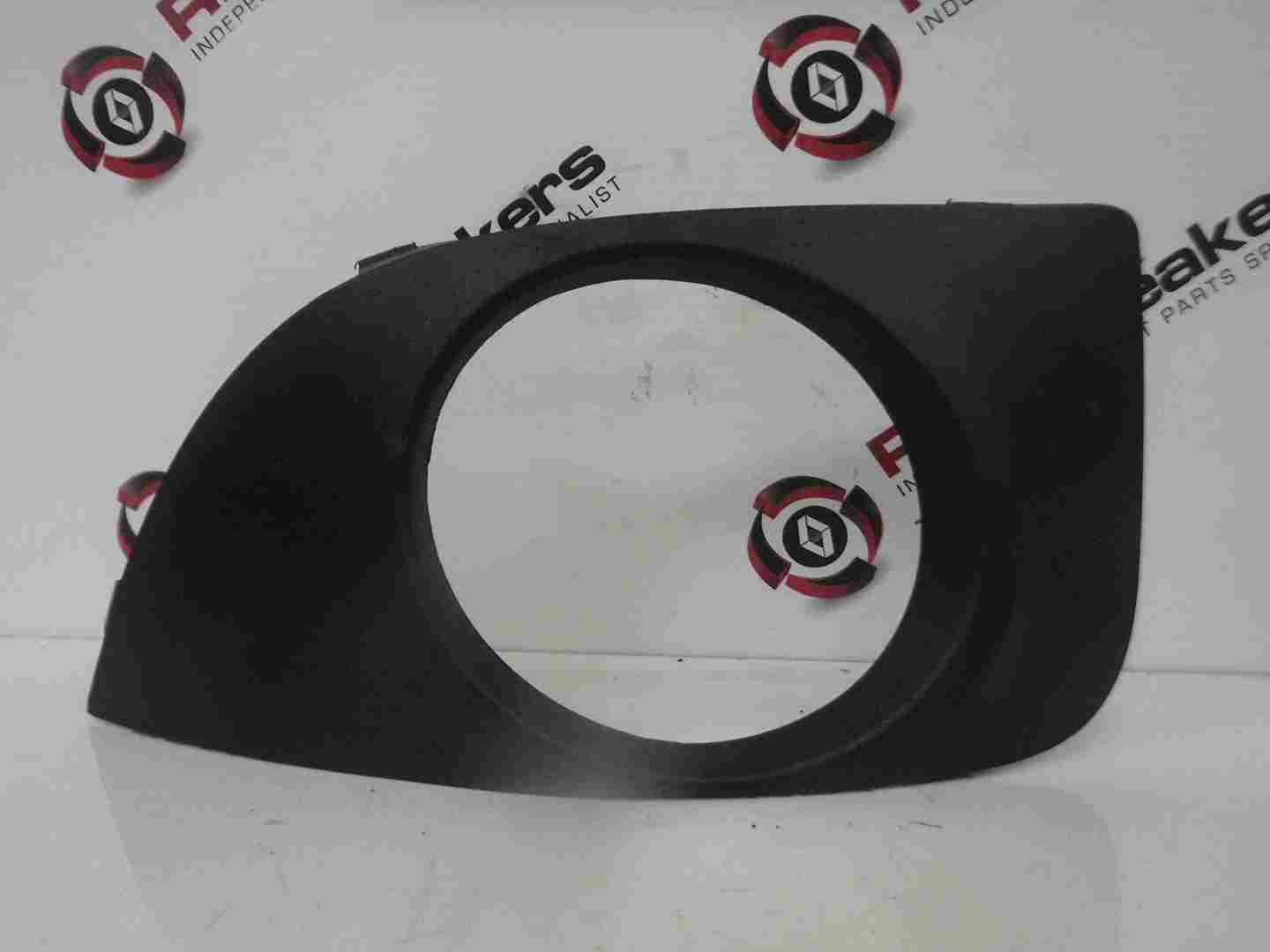 Renault Clio Sport 2001-2006 172 182 Passenger NSF Front Fog Light Trim Surround