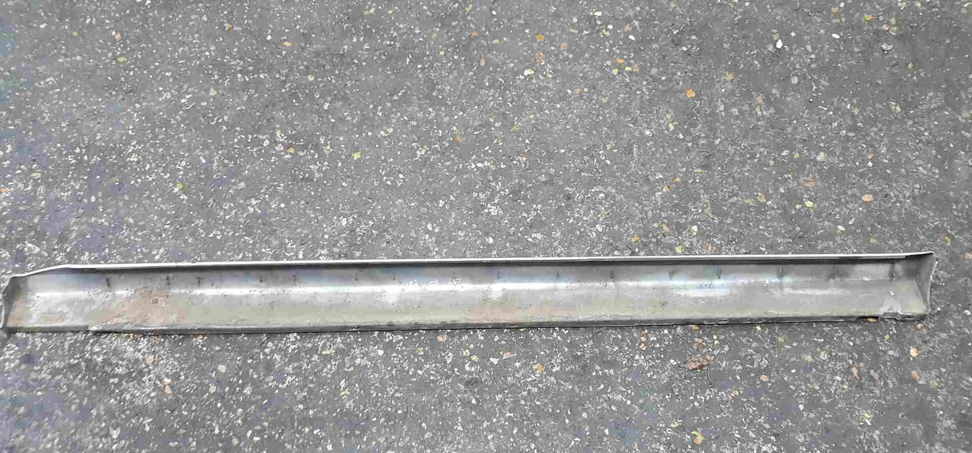 Thumb 3 Renault Clio Sport 2001-2006 182 Drivers OS Side Skirt Silver 647