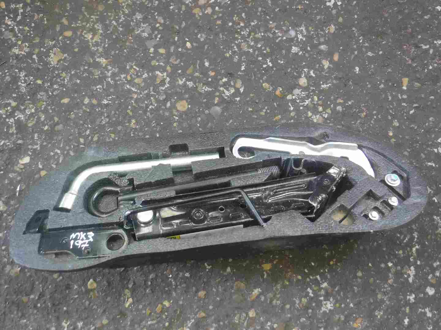 Renault Clio Sport 2005-2009 197 200 Spare Wheel Jack Set 8200474560